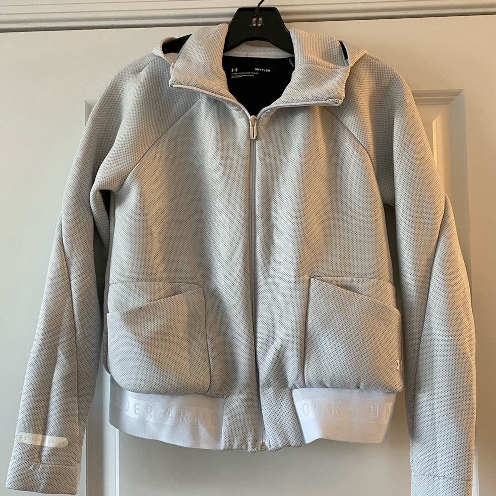 Under Amour Jacket , Sz Small , Color Light Gray